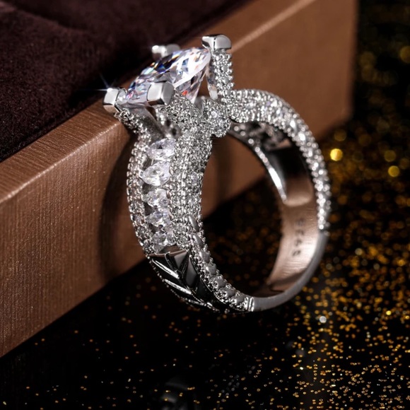 Silver Engagement Ring - Picture 4 of 8